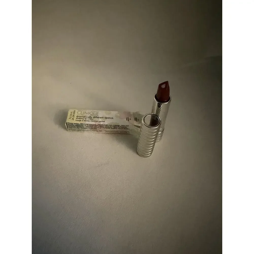 Clinique Dramatically Different Lipstick Shaping Lip - 11 Sugared Maple NIB